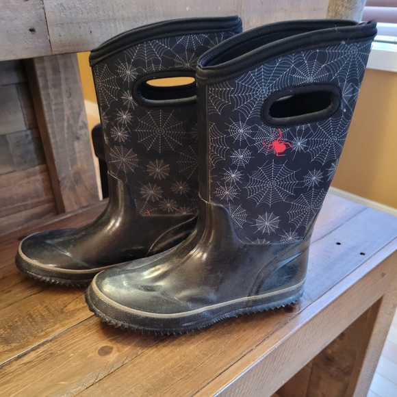 Boys Bog style boots- size 3 - Picture 1 of 4